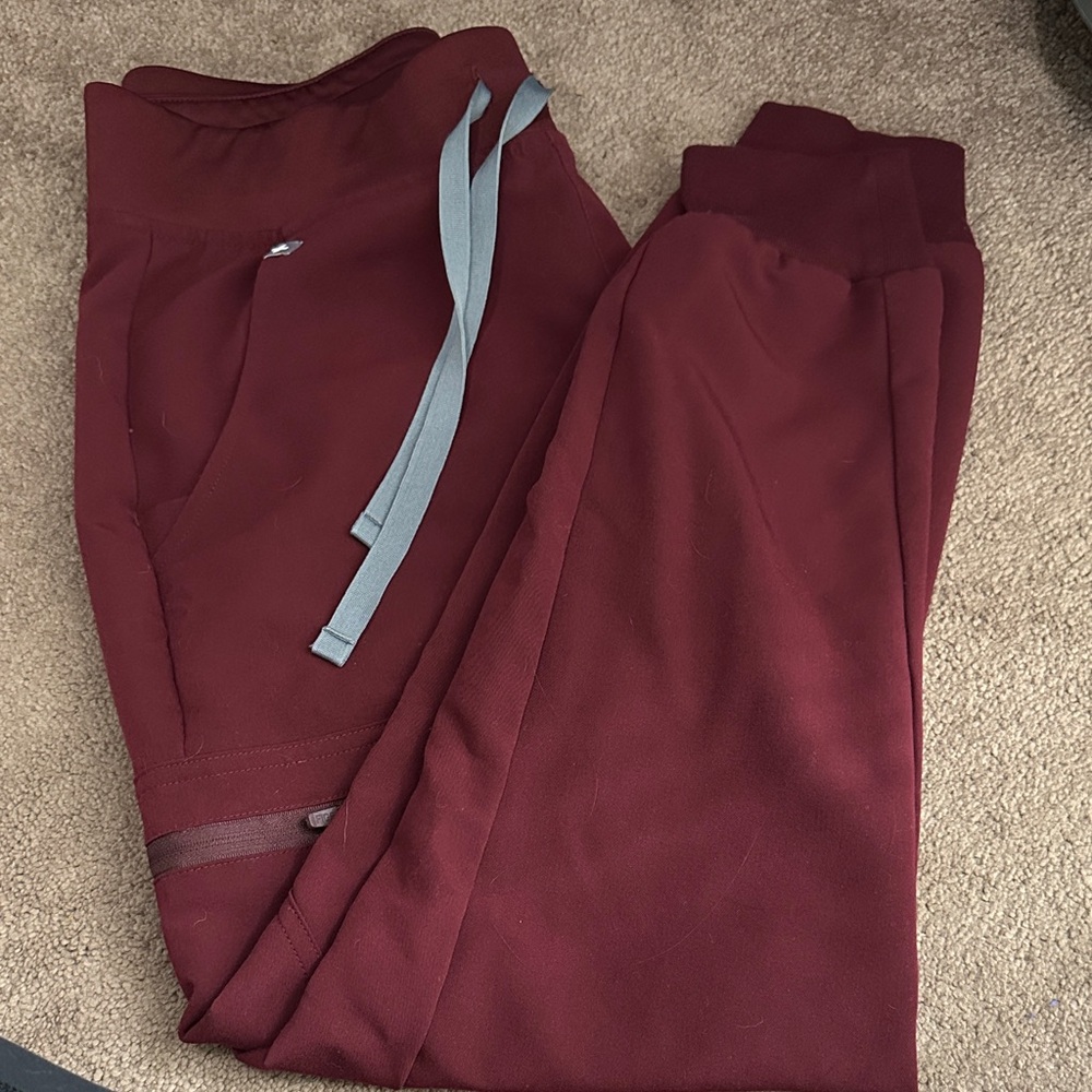 Small FIGS - Burgundy Jogger Pants with Gray Drawstrings